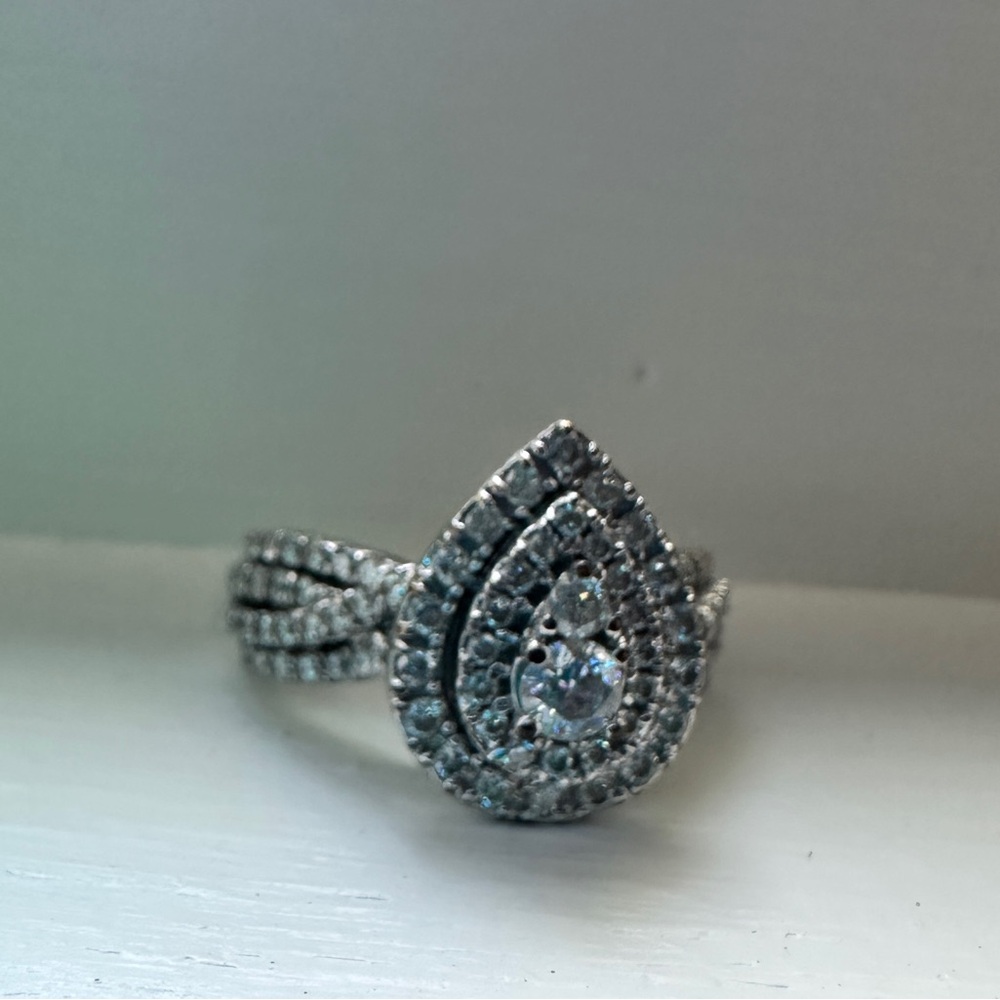 Zale’s 1 CT Pear Diamond Engagement Ring